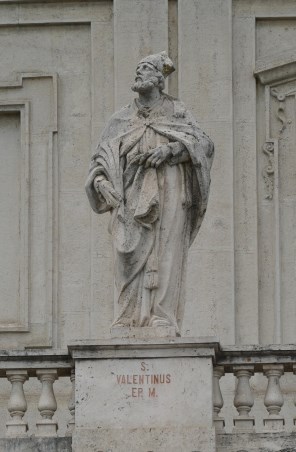 테르니의 성 발렌티노_photo by Syrio_on the facade of the Cathedral of Santa Maria Assunta in Terni_Itlay.jpg